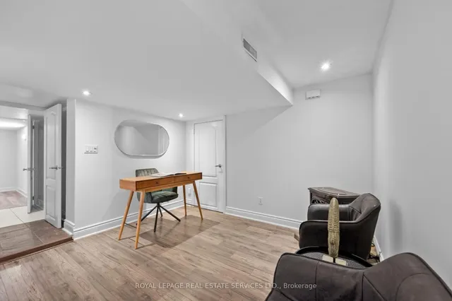 Additional image 33 of 49 Meadowvale Dr