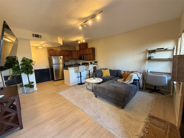 5757 E University Blvd APT 22R, Dallas, TX 75206
