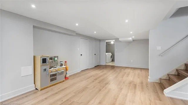 Additional image 19 of 4 Holt Ave