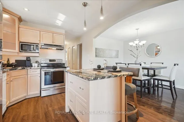 Additional image 19 of 43 Yorkdale Cres