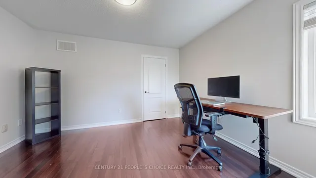 Additional image 37 of 32 Intrigue Tr