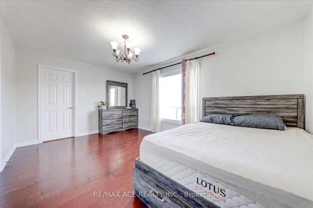 Additional image 22 of 27 Village Lake Cres