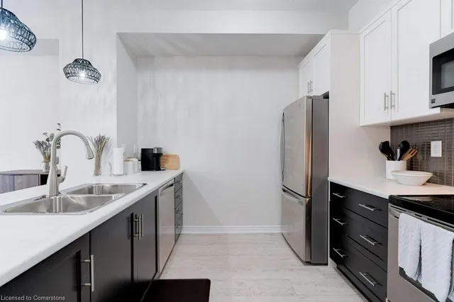 Additional image 11 of 215 Dundas St Unit 25