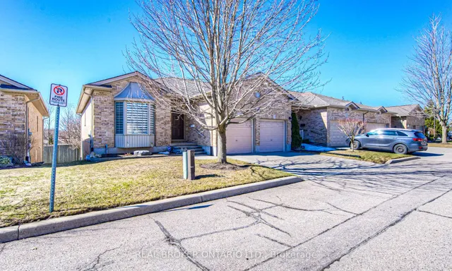 Additional image 2 of 900 Doon Village Rd Unit 4