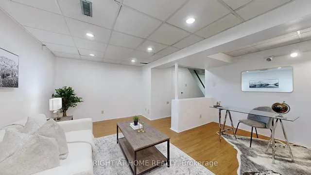 Additional image 24 of 38 Ponymill Dr