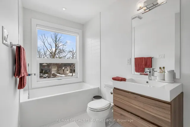 Additional image 33 of 212b Queens Ave