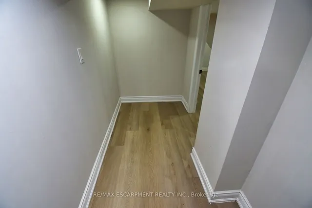 Additional image 33 of 32 Vansitmart Ave