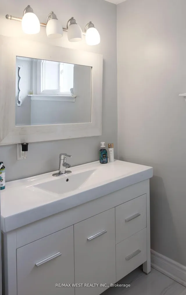 Additional image 16 of 94 Primula Cres