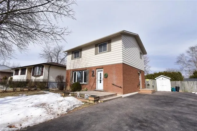127 Britten Close