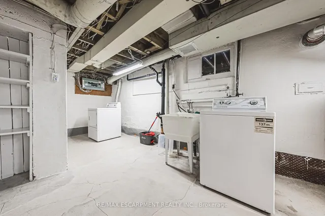 Additional image 30 of 34 Chedoke Ave