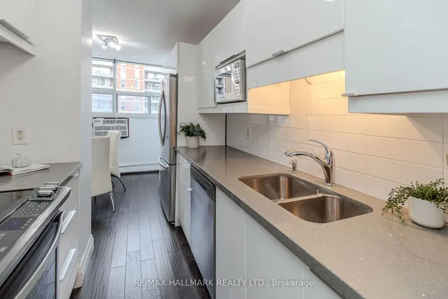 Additional image 7 of 1950 Main St Unit 607