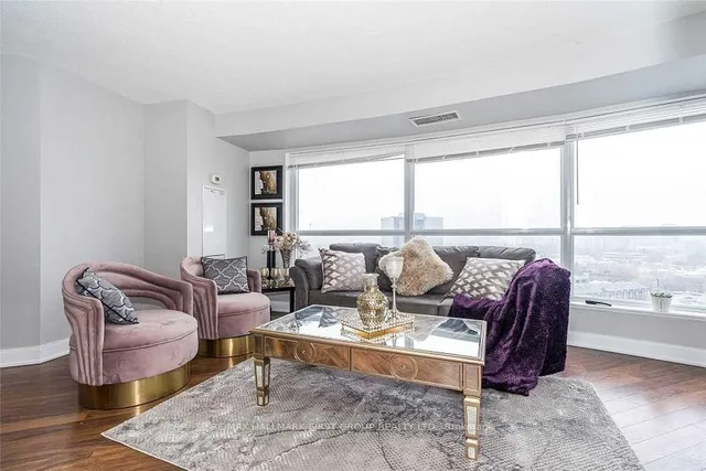 Additional image 4 of 125 Village Green Sq Unit 1409