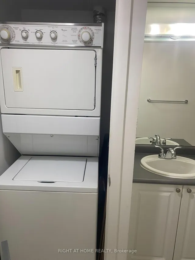 Additional image 13 of 18 Yonge St Unit 1116