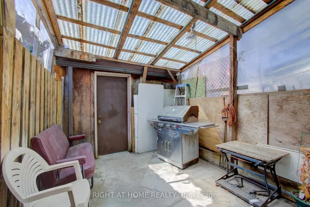 Additional image 32 of 82 Uxbridge Ave