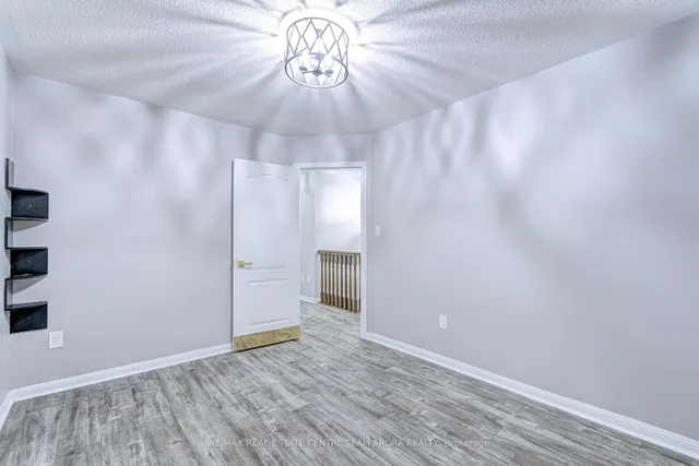 Additional image 27 of 23 Berberis Cres