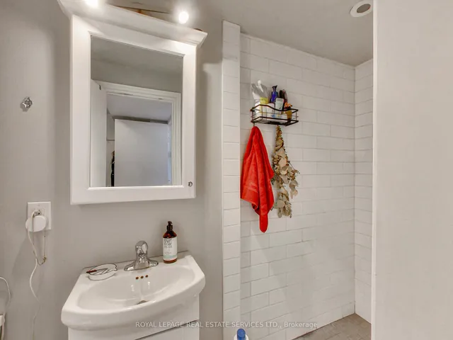 Additional image 29 of 197 Royal York Rd