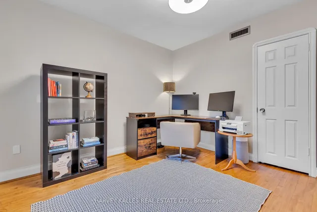 Additional image 30 of 27 Peveril Hill