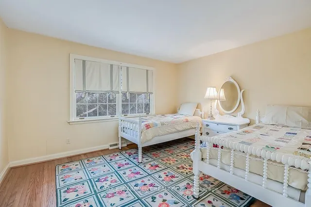 Additional image 31 of 359 Rosslyn Dr