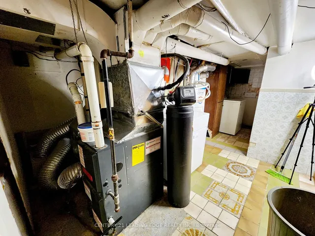 Additional image 15 of 635 Coxwell Ave