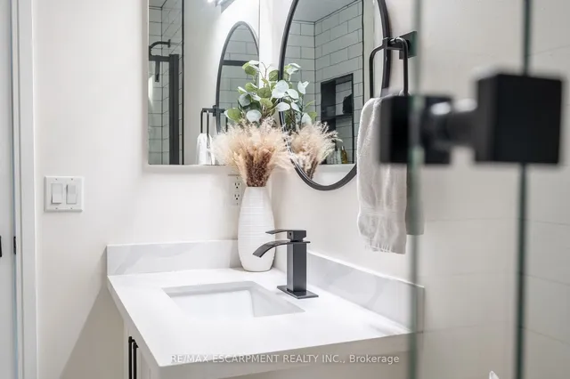 Additional image 28 of 90 Absolute Ave Unit 1611