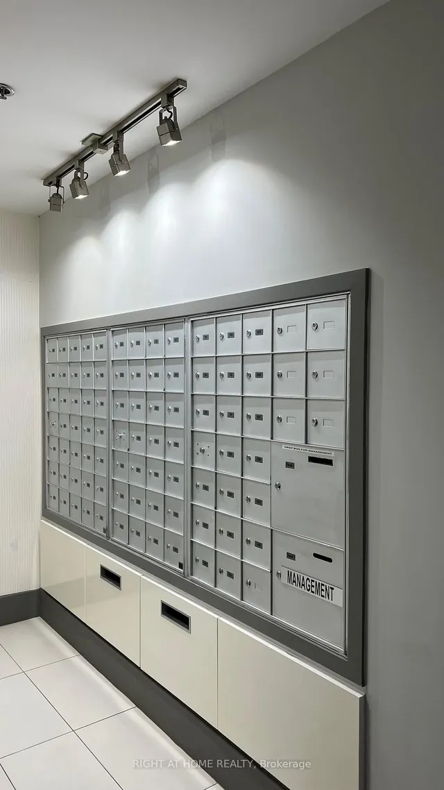 Additional image 5 of 90 Trinity St Unit 602