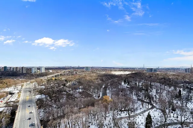 Additional image 21 of 585 Bloor St Unit 2418