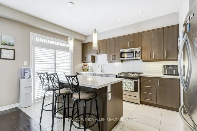 Additional image 13 of 215 Dundas St Unit 8