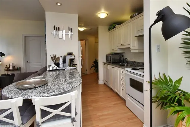 Additional image 17 of 135 James St Unit 502