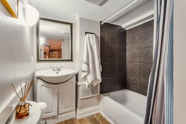 Additional image 34 of 135 Grosvenor Ave