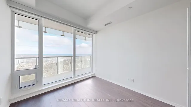 Additional image 19 of 197 Yonge St Unit 5905