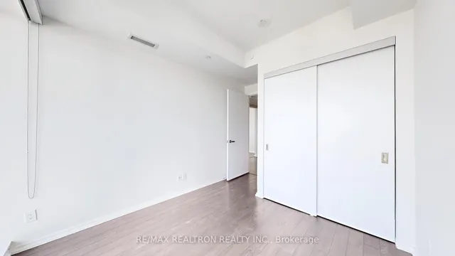 Additional image 20 of 197 Yonge St Unit 5905