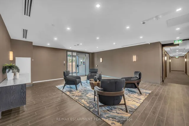 Additional image 23 of 460 Dundas St Unit 122