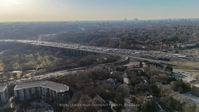 Additional image 4 of 225 Old Yonge St