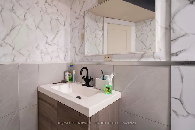 Additional image 14 of 417 King St