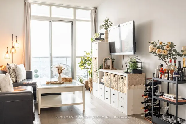 Additional image 22 of 90 Absolute Ave Unit 1611