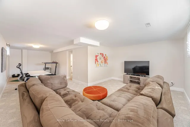 Additional image 40 of 515 Clover Park Cres