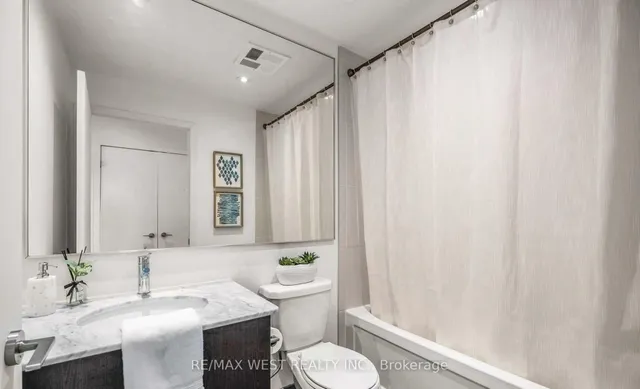 Additional image 19 of 170 Fort York Blvd Unit 1208