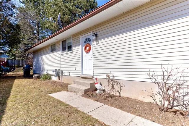 Additional image 20 of 115 Cedarhill Cres