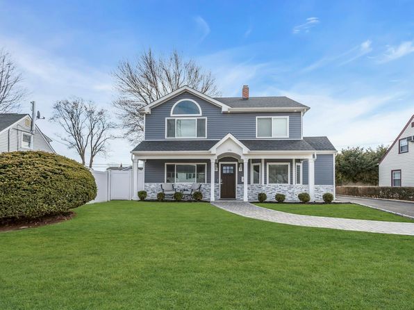Primary image of 106 Hickory Lane, Levittown, NY 11756