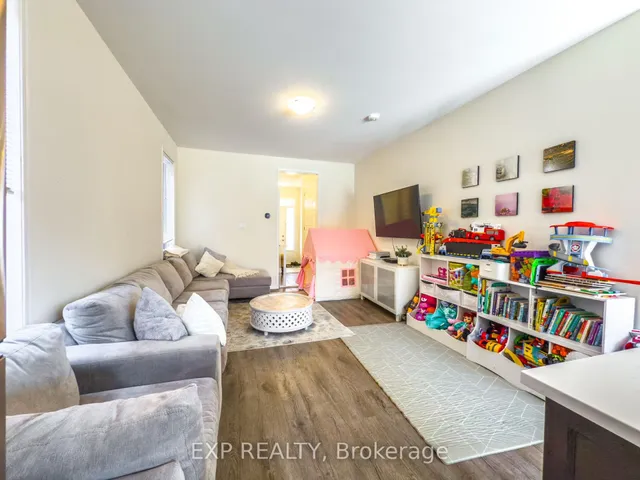 Additional image 33 of 888 Sumac Cres
