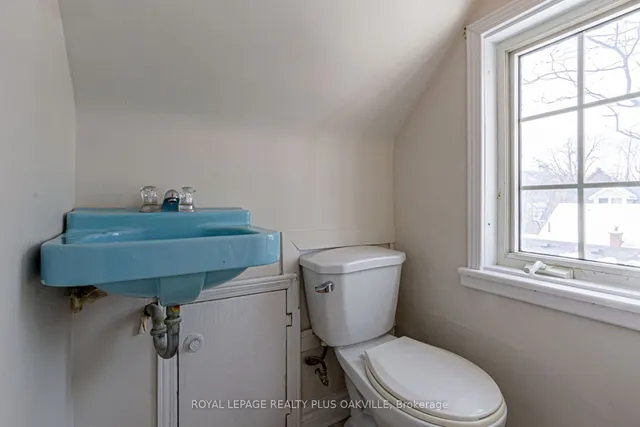 Additional image 39 of 58 Lorne Ave