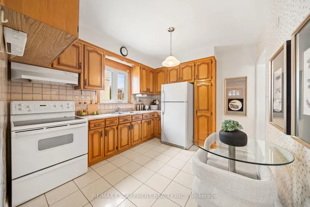 Additional image 18 of 3908 Bloor St