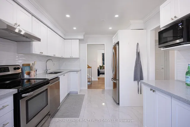 Additional image 9 of 24 Menoke Crt