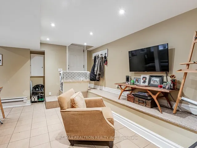 Additional image 38 of 867 Bathurst St