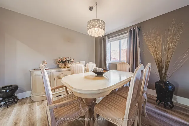 Additional image 16 of 103 Broughton Ave