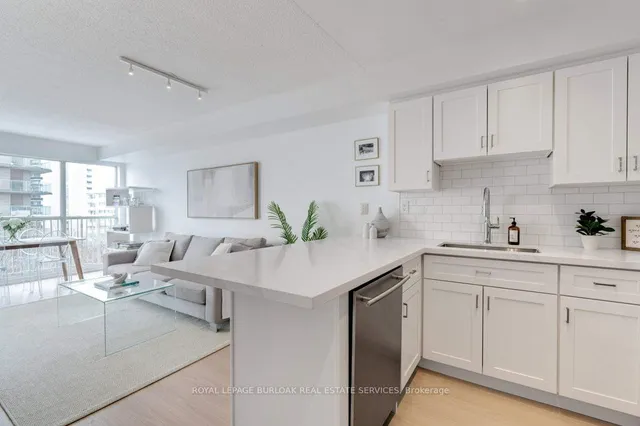 Additional image 6 of 2210 Lakeshore Rd Unit 704