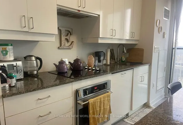 Additional image 4 of 426 University Ave Unit 3909