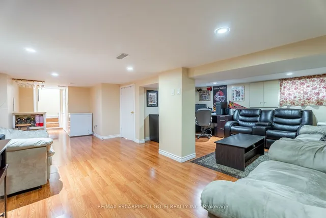 Additional image 27 of 34 Mayflower Ave