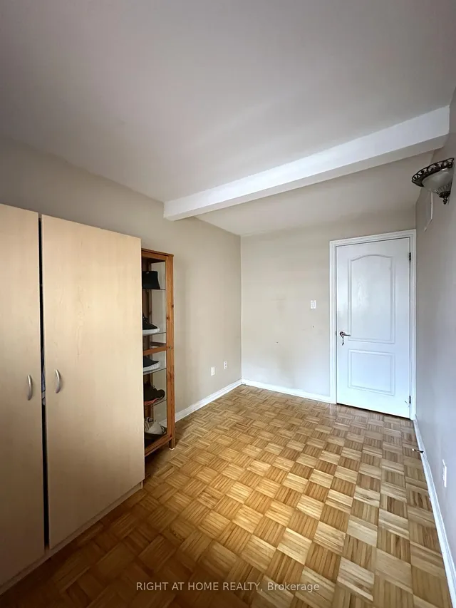 Additional image 20 of 28 Huntington Ave