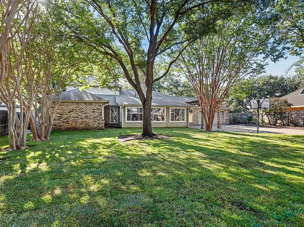 4204 French Lake Dr, Fort Worth, TX 76133